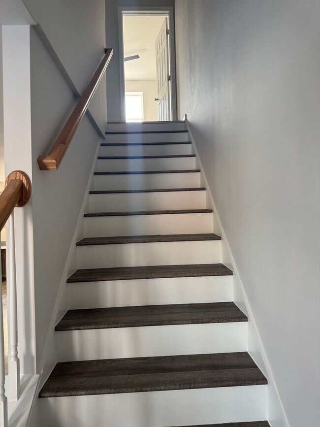 Building Photo - Beautifully fully renovated home now available for rent