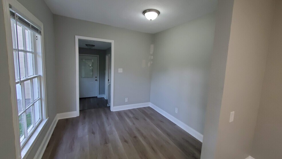 Breakfast area connecting to back door and back bedroom - 320 S Ashbel St