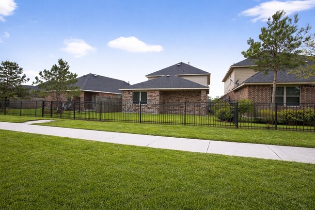 Building Photo - 16817 Pink Wintergreen Dr