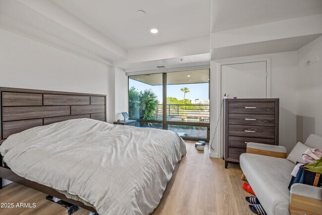 Building Photo - 7167 E Rancho Vista Dr