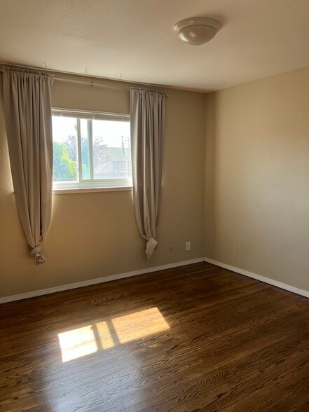 Building Photo - 945 40th St