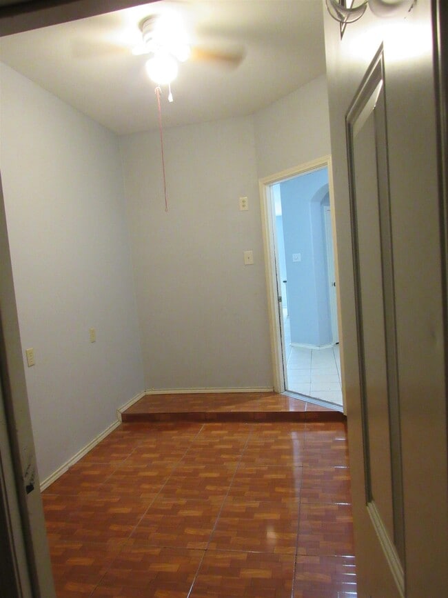 Building Photo - 9310 Albany Dr