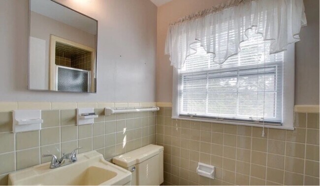 Building Photo - 11207 Crestfield Dr SE