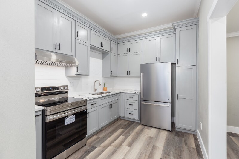 Building Photo - 121 W Kerr Ave