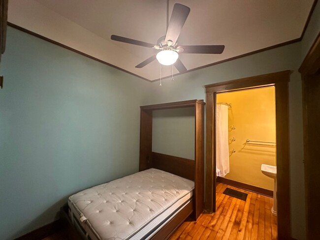 Building Photo - Charming 3BR/2.5BA Home For Rent in Highla...