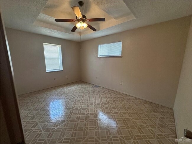 Building Photo - 11 Cll De Amistad