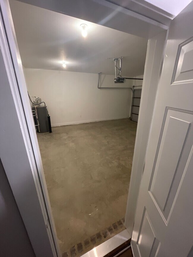 Building Photo - Home for Rent in Oak Grove, AL!!! Available to View Now!