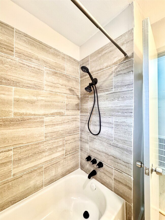 Building Photo - 1307 Willard St