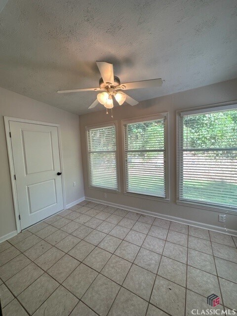 Building Photo - 121 Sleepy Creek Dr