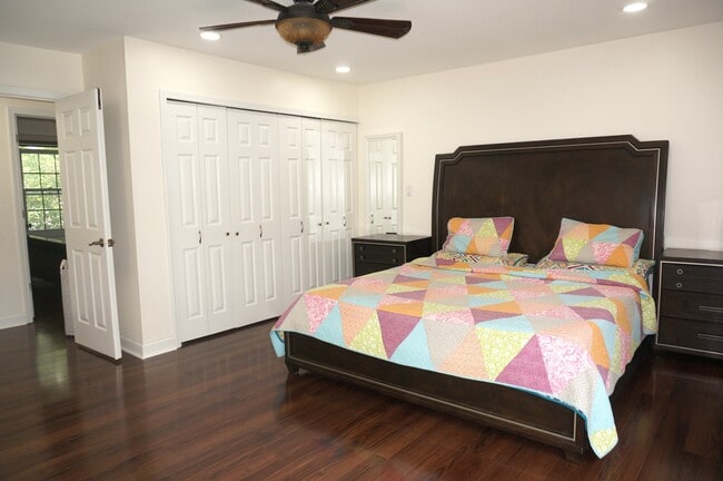 Building Photo - 1851 Longboat Dr