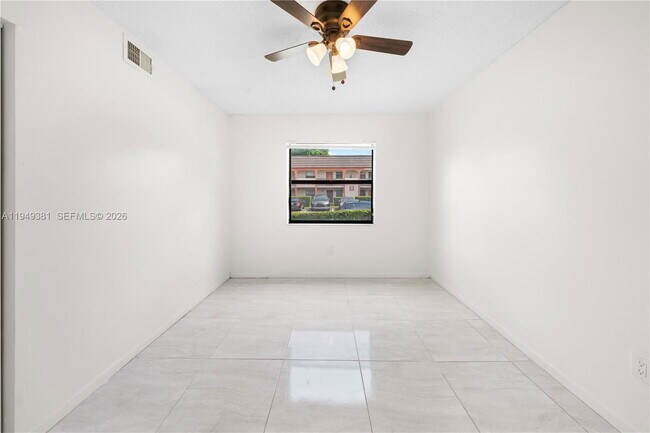 Building Photo - 20905 NE 8th Ct