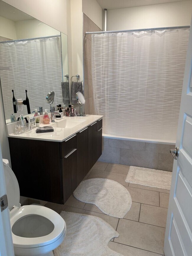 Building Photo - Premium Lake-View URBANA Residence Steps from Downtown Doral