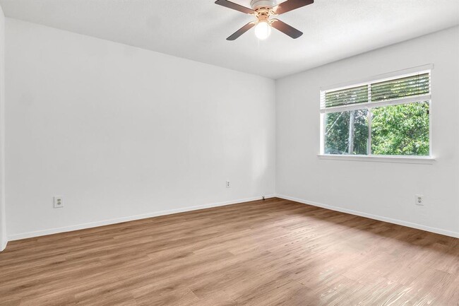 Building Photo - 9611 Meadowheath Dr