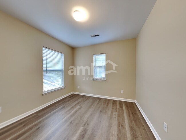 Building Photo - 8821 Shadowglen Dr