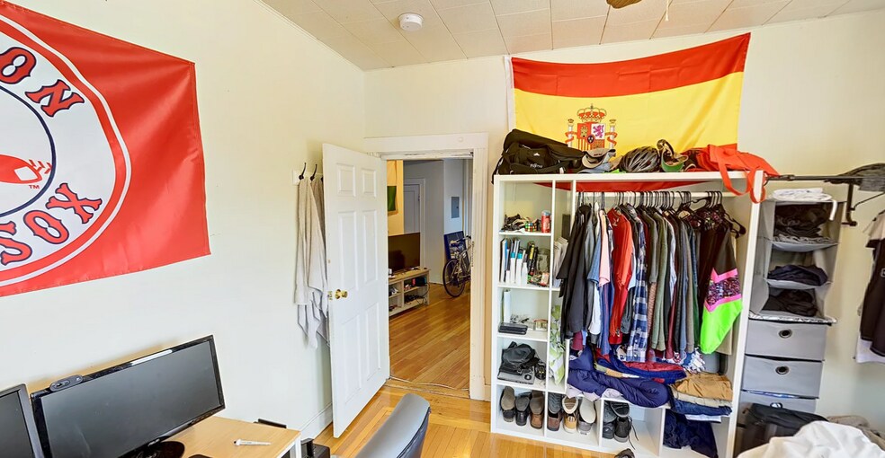 Building Photo - 126 Warren St