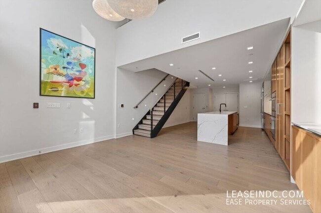 Building Photo - 1332 8th St NW