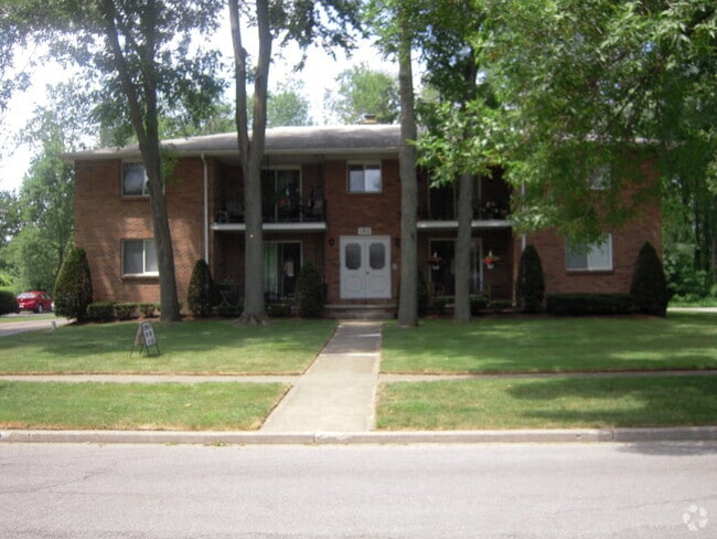 Building Photo - 192 Denrose Dr