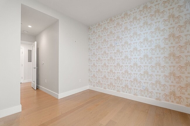 Building Photo - 51 Silver St