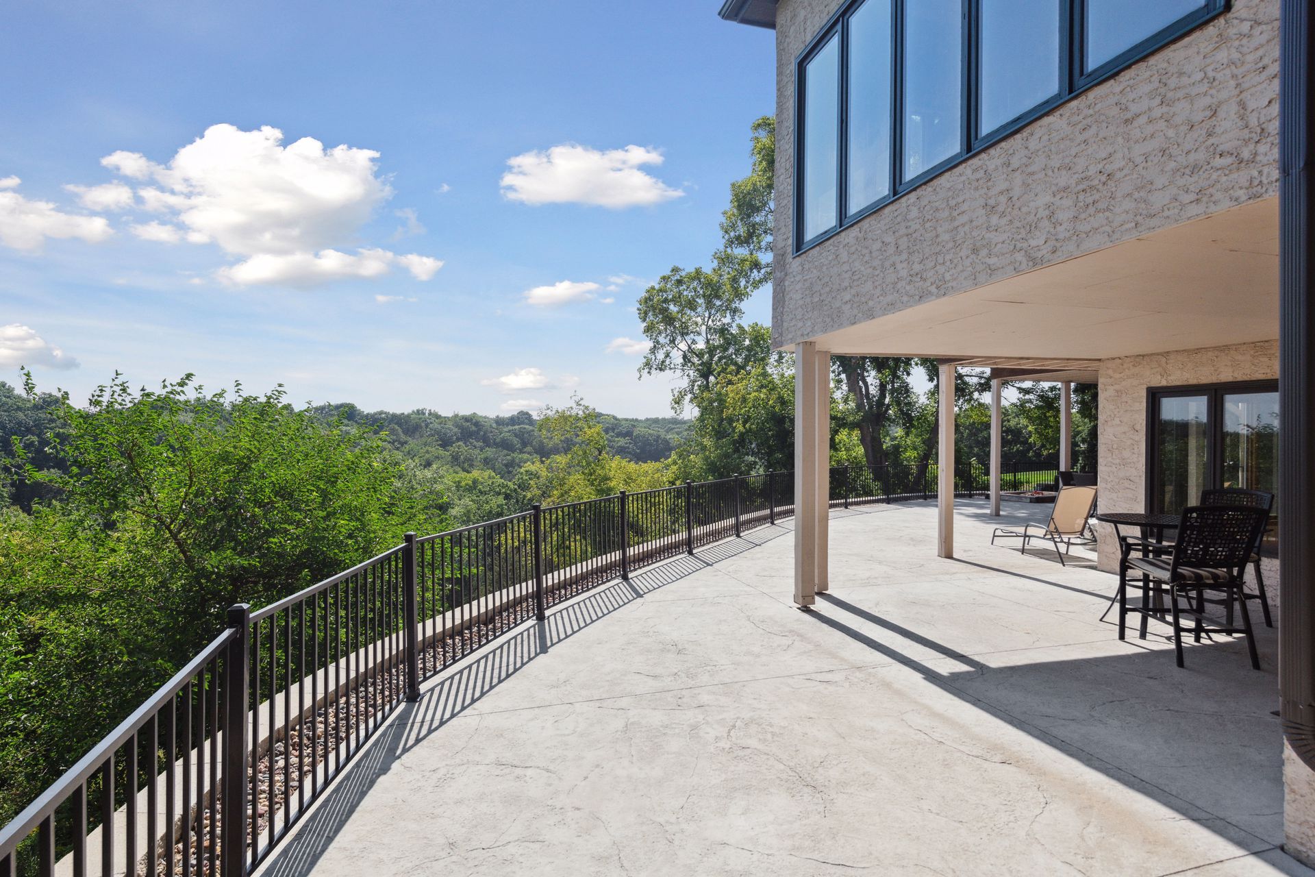Building Photo - 10481 Bluff Rd