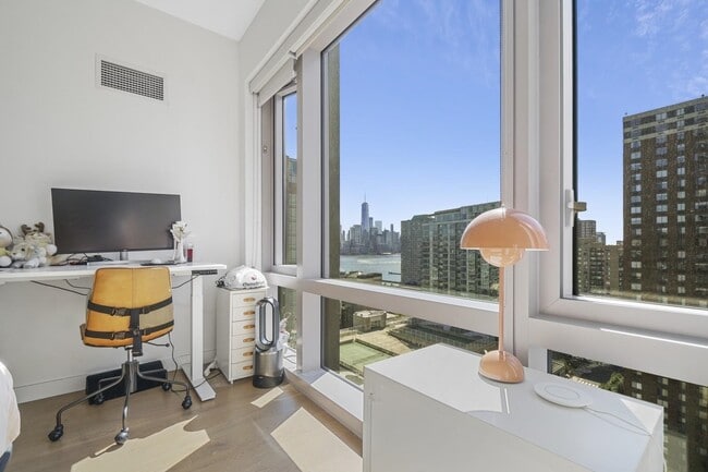 Building Photo - 75 Park Ln S