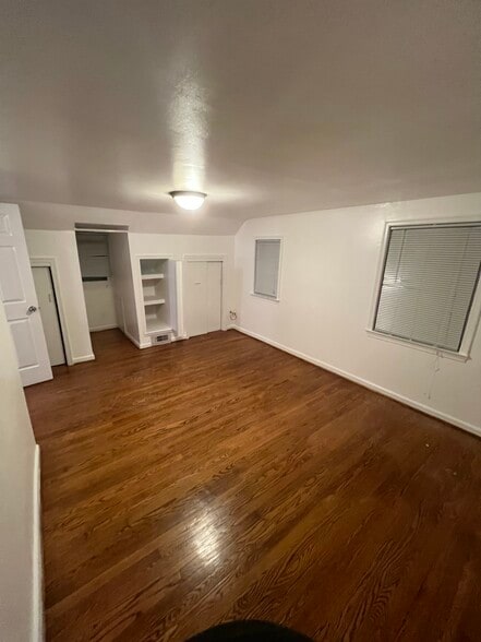 Upper Main bedroom - 3414 63rd Ave