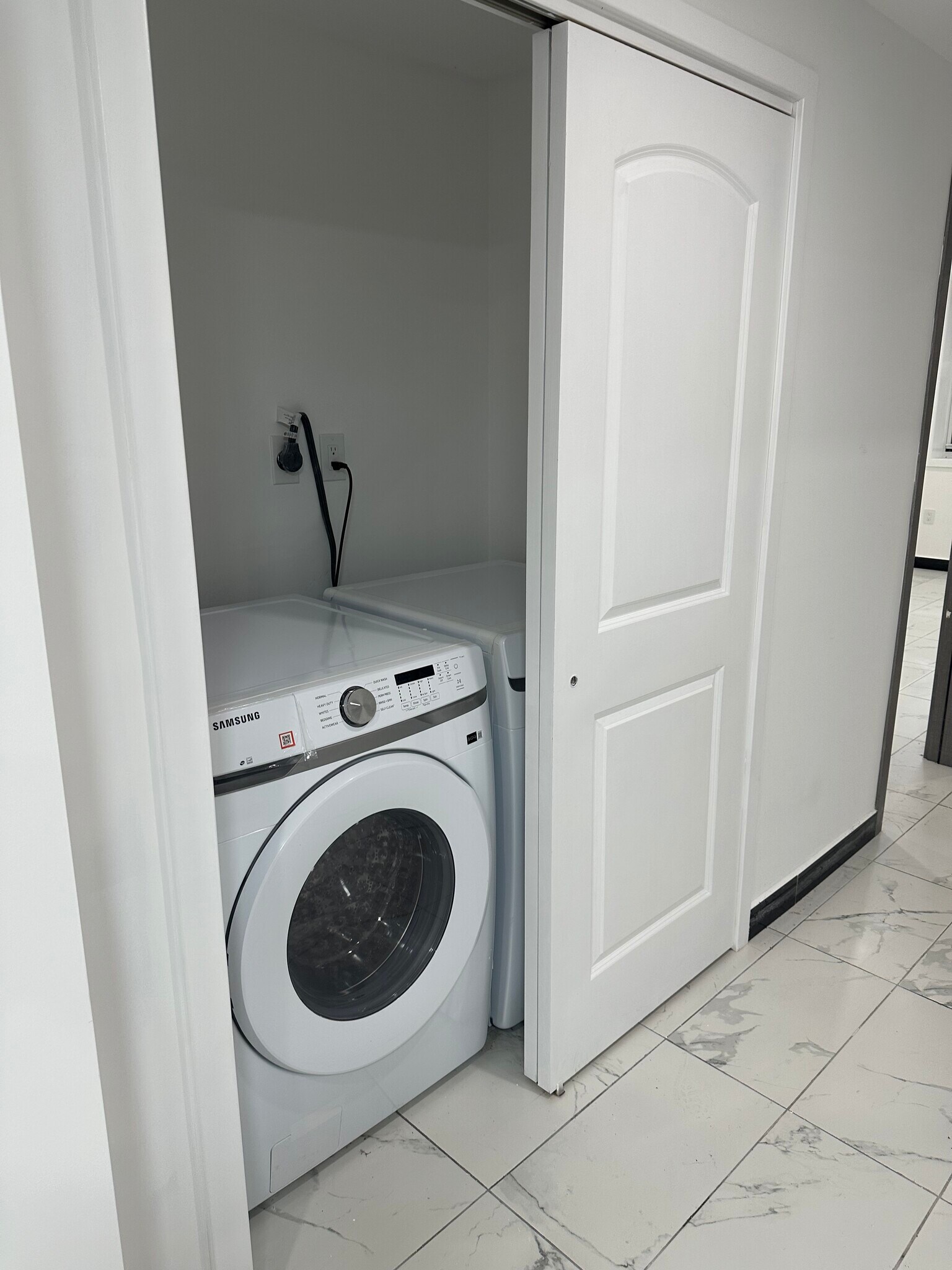 Building Photo - 552 Congress St