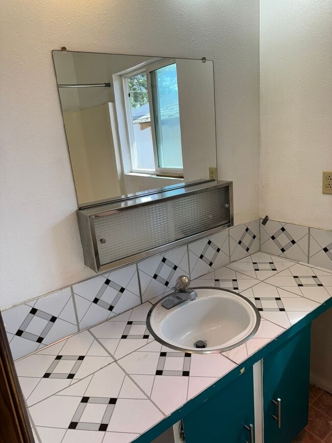 Building Photo - 285 E 11th Ave