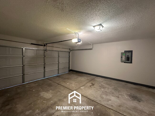 Building Photo - Spacious 3BR Cordova Home with Hardwood Floors, Garage & Fenced Yard