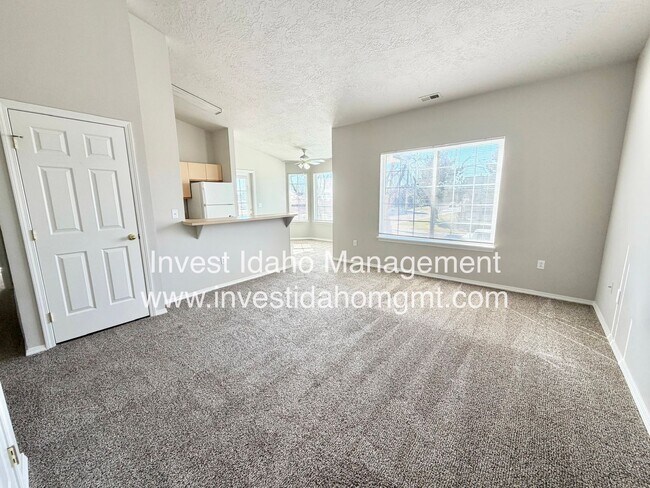 Building Photo - Avenger Lane