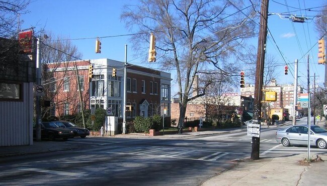 Building Photo - 648 Cleburne Terrace NE