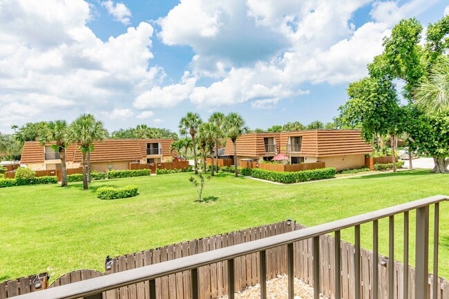 Building Photo - 2410 24th Ct