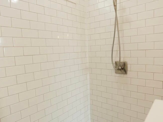 Building Photo - 140 Birch Crk Ln