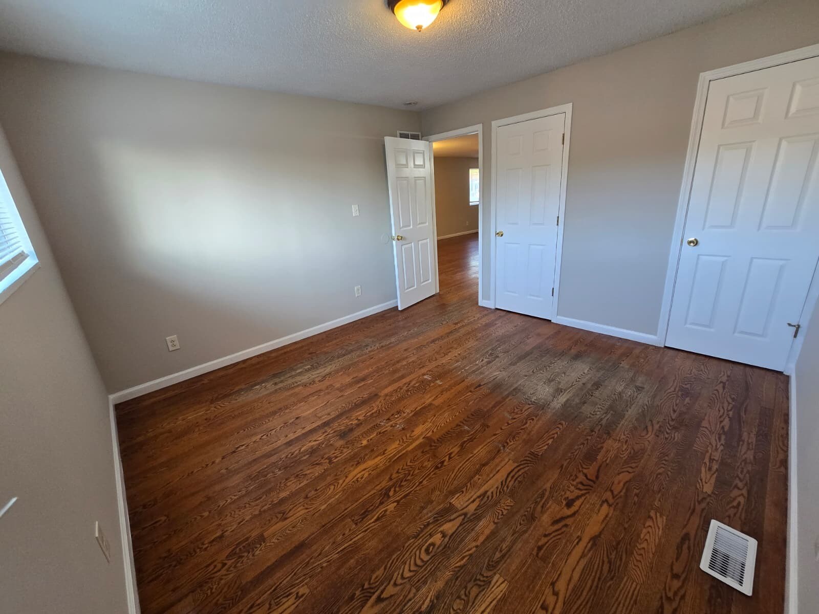 Building Photo - 2223 Lovett Dr
