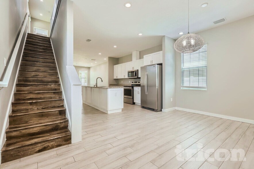 Building Photo - 8118 N Coolidge Ave