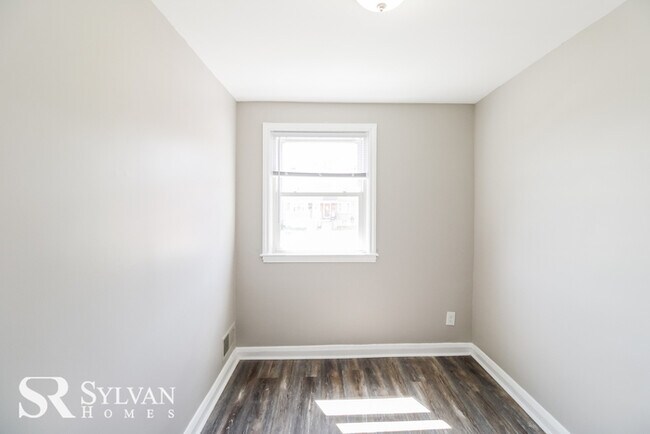 Building Photo - Nice 4BR 1.5BA Brick Home