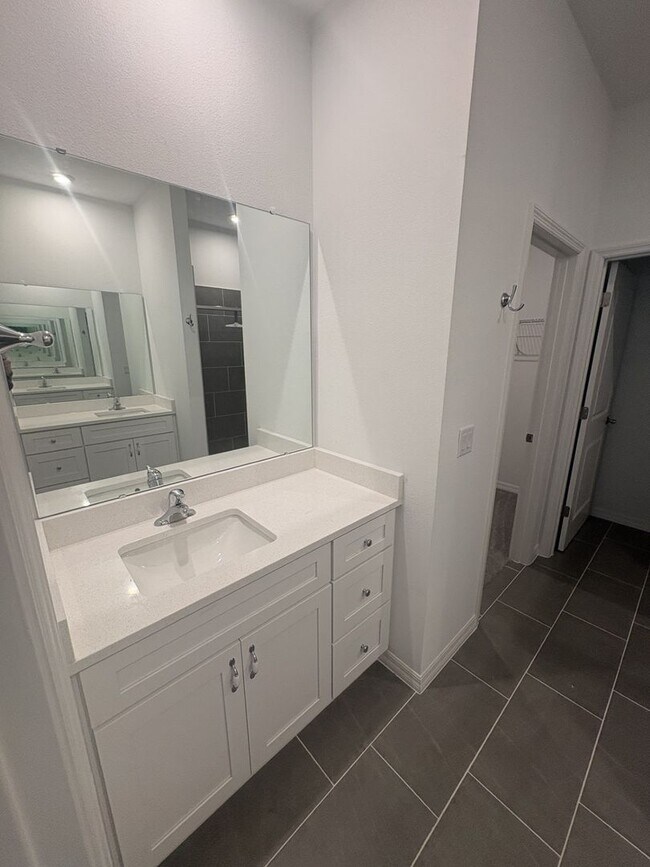 Building Photo - New construction!!