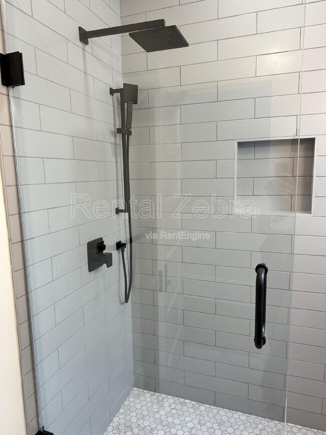 Building Photo - 1604 Jones St