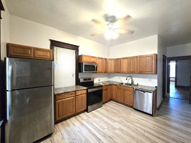 Building Photo - 6339 S Eberhart Ave