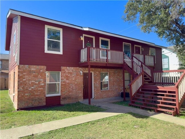 Building Photo - 802 Navidad St