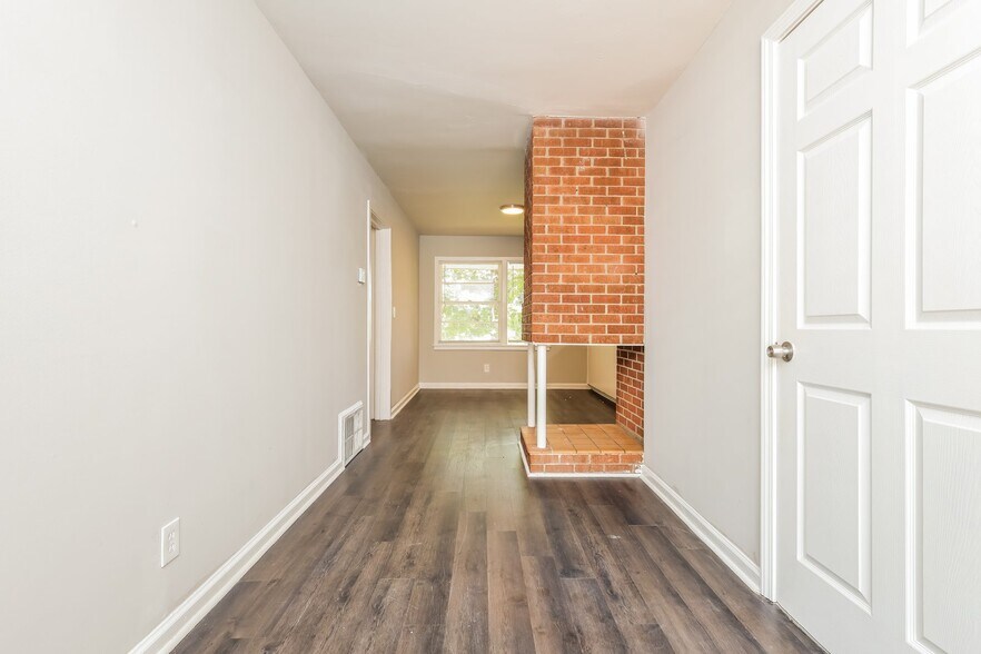 Building Photo - 3965 Mosley Dr