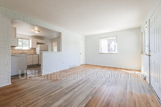 Building Photo - 1014 N Raleigh St