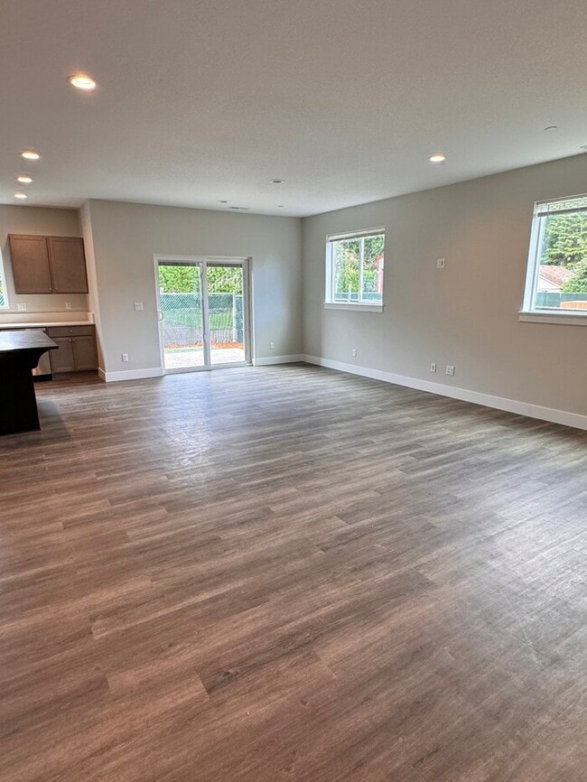 Building Photo - New Home Will Be Ready For Move In June 1st! One Block From Linfield University! Must See Today!