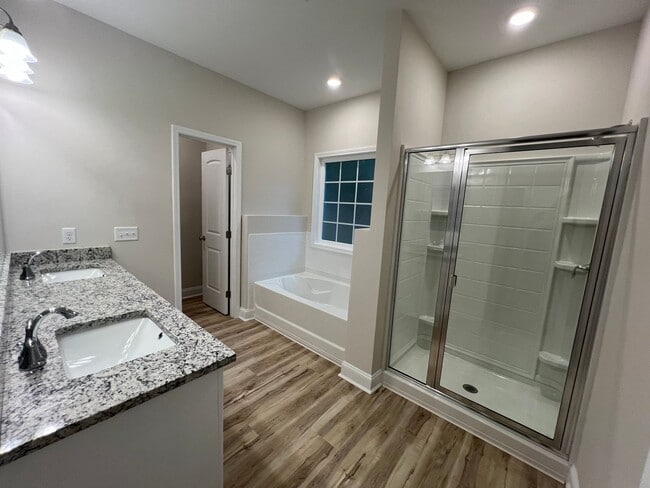 Building Photo - 3 Bed 2 Bath Home with Porches and Huge Ba...