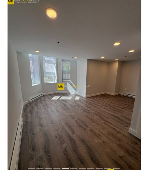 Primary Photo - 131 Park Dr