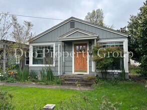 Building Photo - Charming West Eugene Home with Large Yard