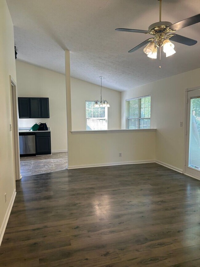 Building Photo - 4320 Roundtable Ct