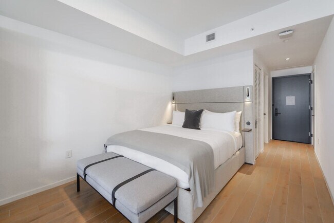 Building Photo - 398 NE 5th St