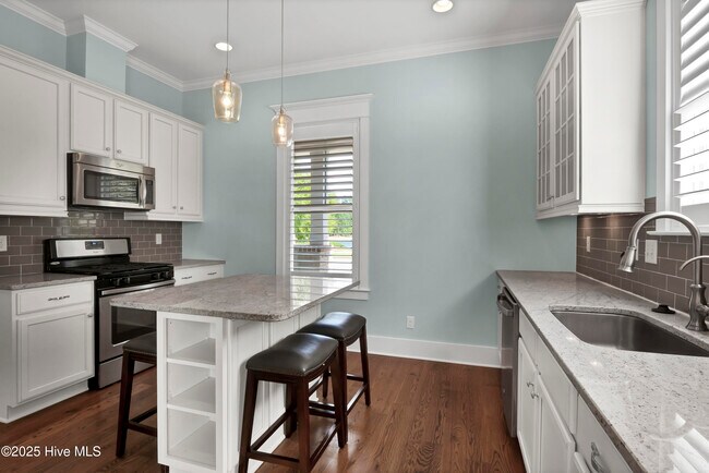 Building Photo - 2065 Shelmore Way
