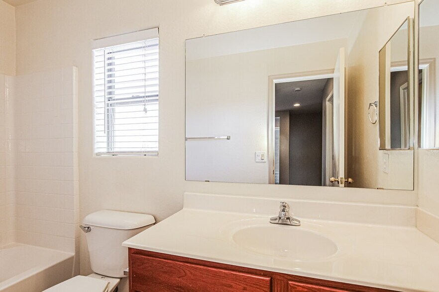 Building Photo - 15445 W Jenan Dr
