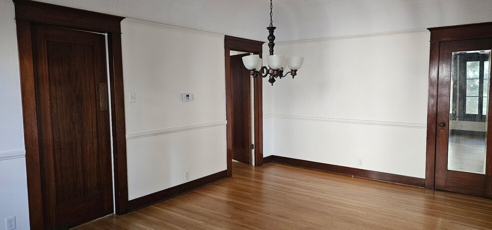 Dining rm to hallway - 218 1/2 N Kenmore Ave